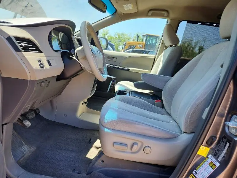 2012 TOYOTA SIENNA LE  