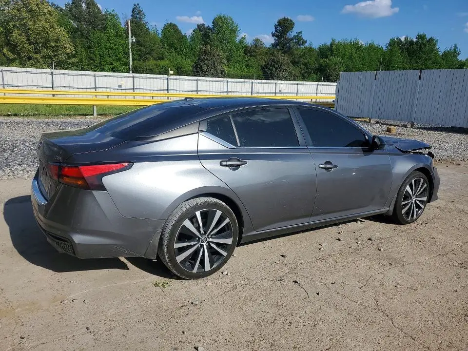 2022 NISSAN ALTIMA SR  