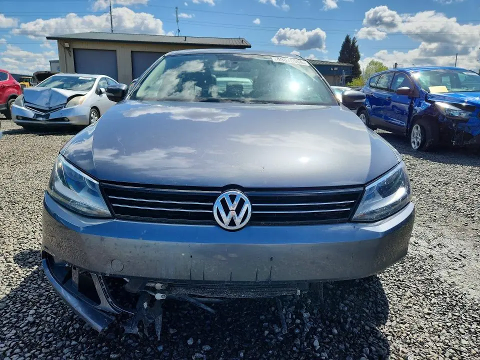 2013 VOLKSWAGEN JETTA SE  