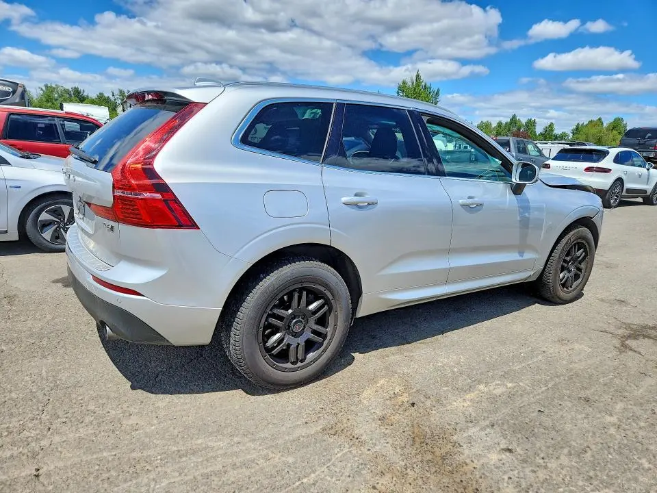 2021 VOLVO XC60 T6 MOMENTUM  