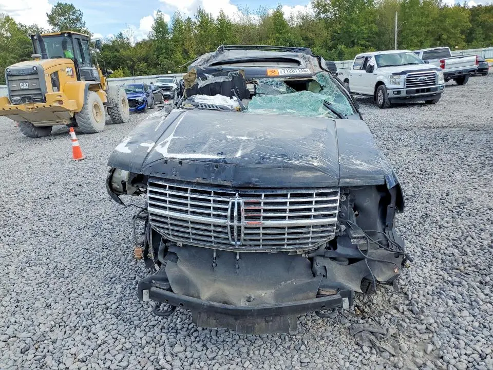2011 LINCOLN NAVIGATOR   