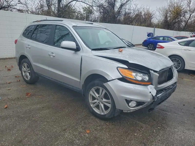 2011 HYUNDAI SANTA FE SE  