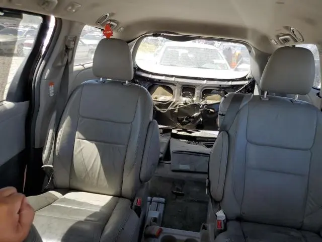 2016 TOYOTA SIENNA XLE  