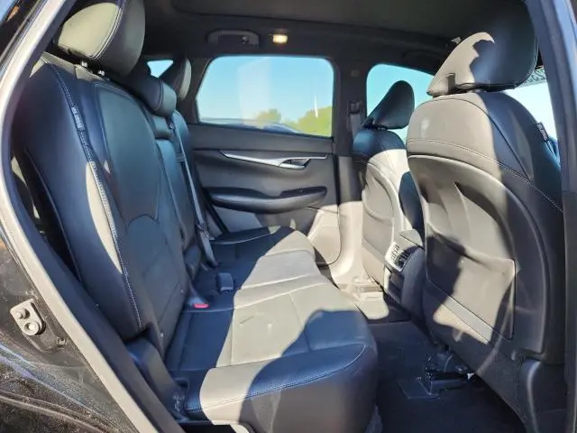 2022 INFINITI QX50 LUXE  