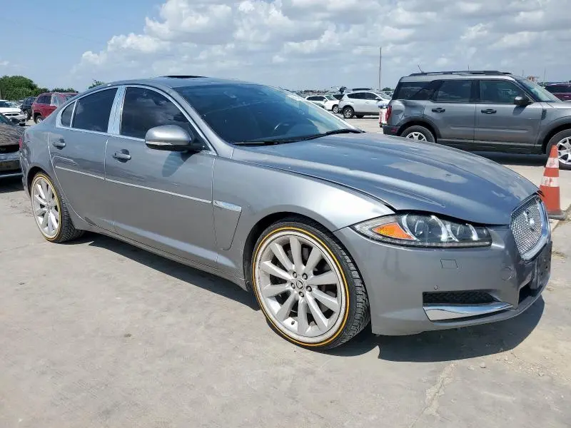 2013 JAGUAR XF   
