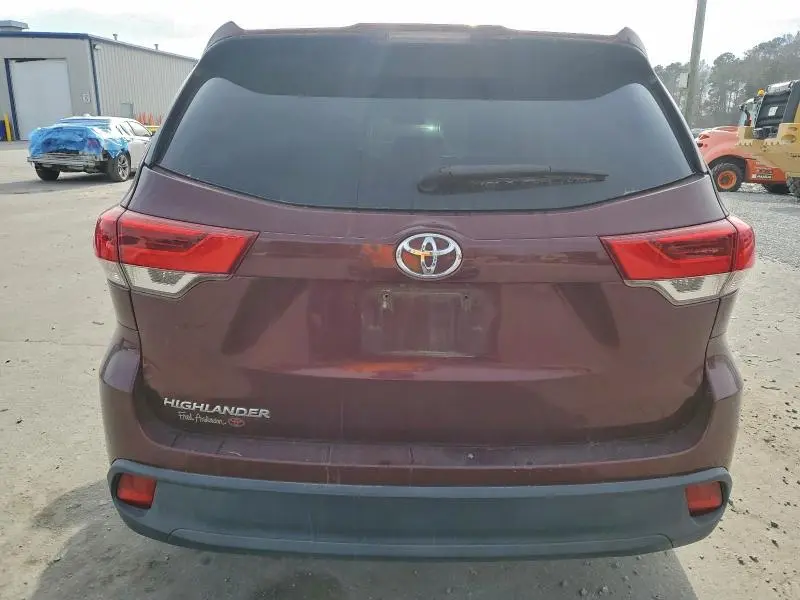 2017 TOYOTA HIGHLANDER LE  