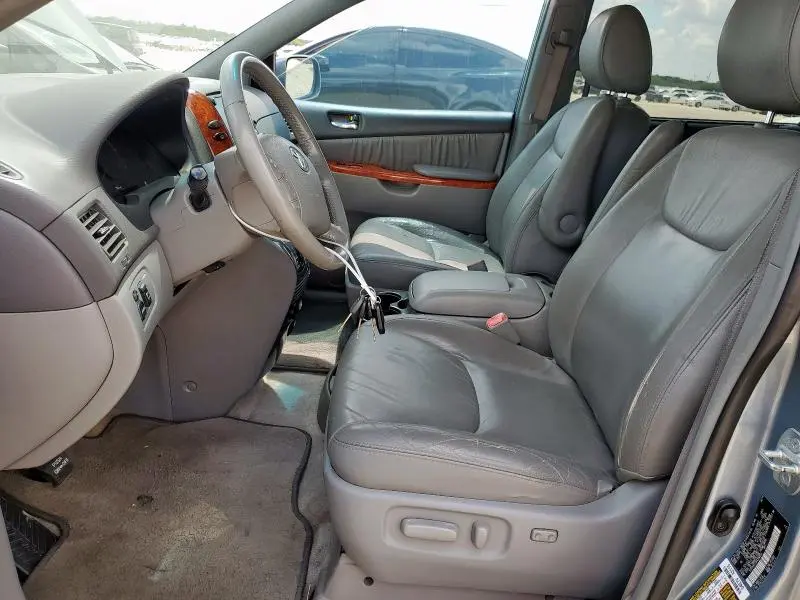 2010 TOYOTA SIENNA XLE  