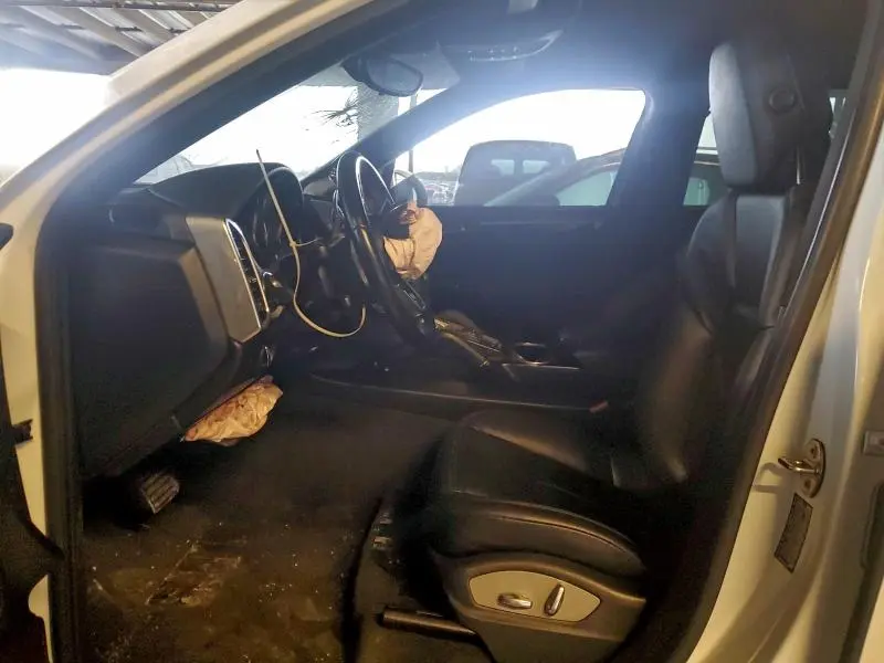 2016 PORSCHE CAYENNE   