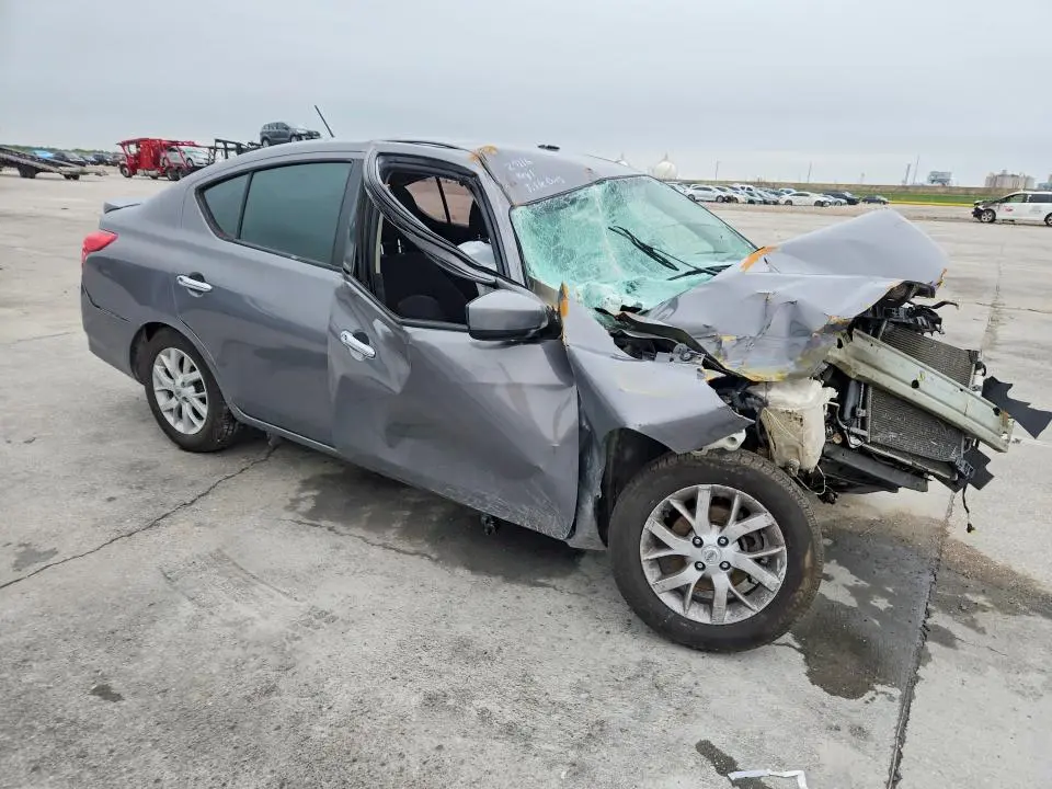 2019 NISSAN VERSA SV  