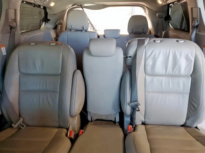 2019 TOYOTA SIENNA XLE  
