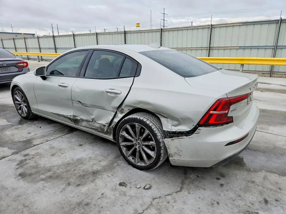 2020 VOLVO S60 T5 MOMENTUM  
