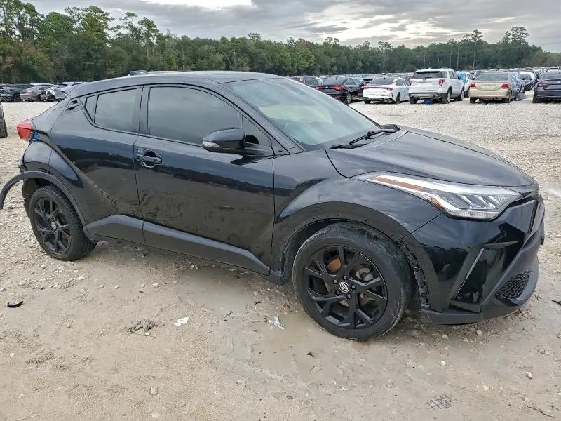 2022 TOYOTA C-HR XLE  