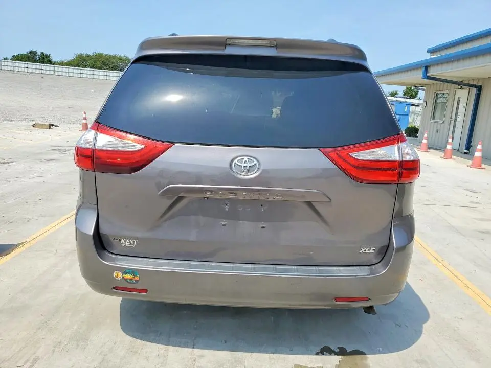 2015 TOYOTA SIENNA XLE 8-PASSENGER  