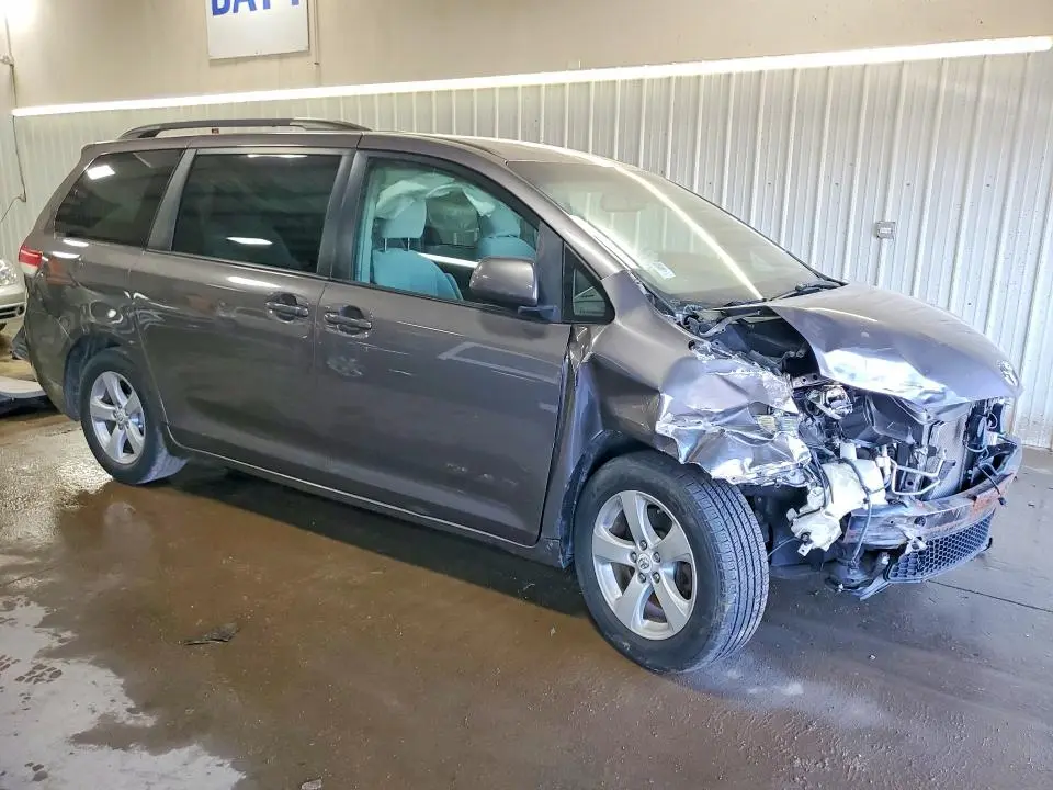 2011 TOYOTA SIENNA LE  
