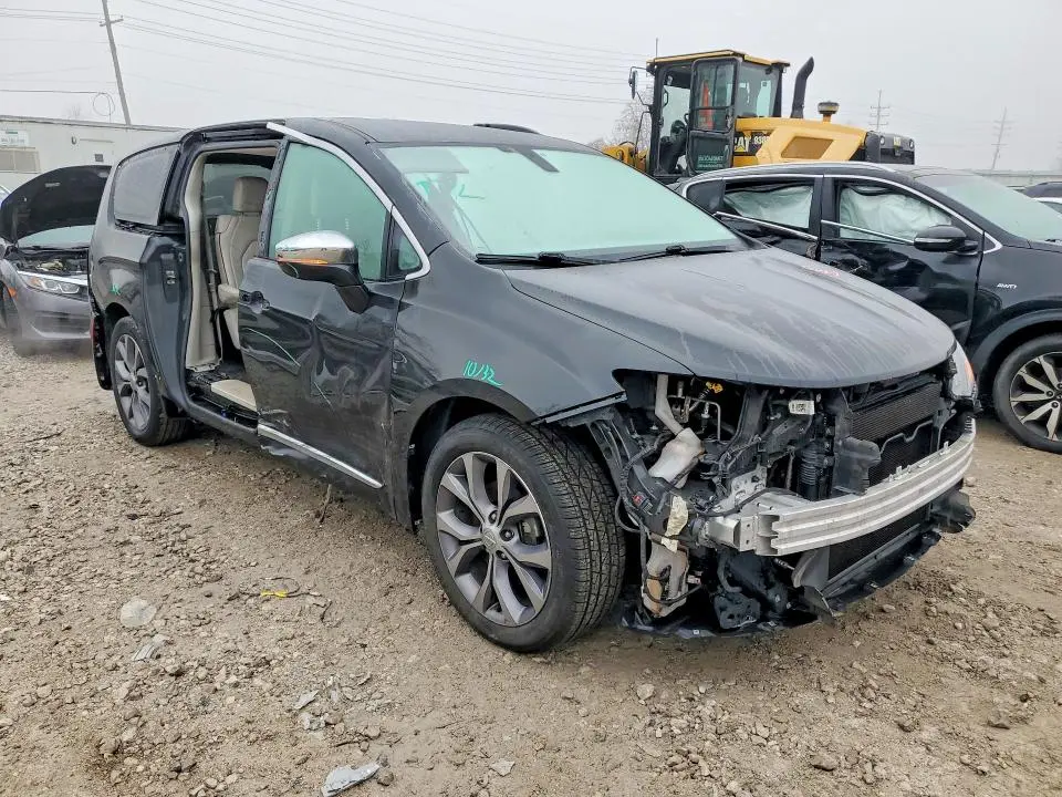 2018 CHRYSLER PACIFICA LIMITED  