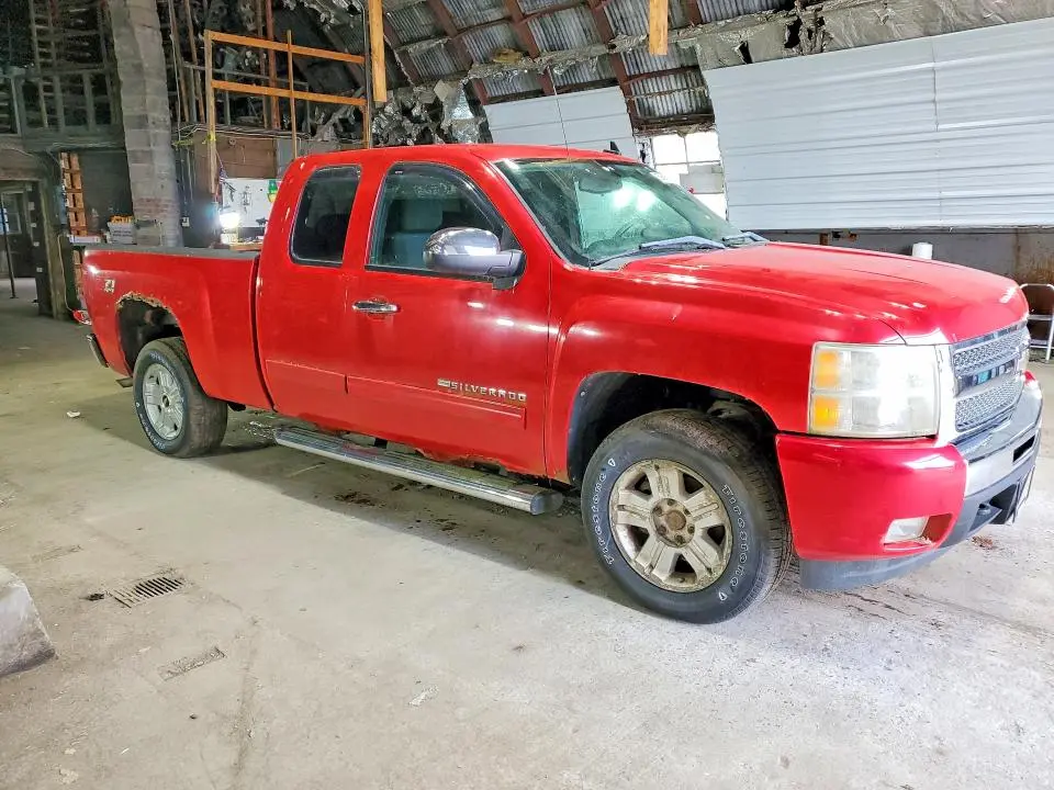 2011 CHEVROLET SILVERADO K1500 LT  