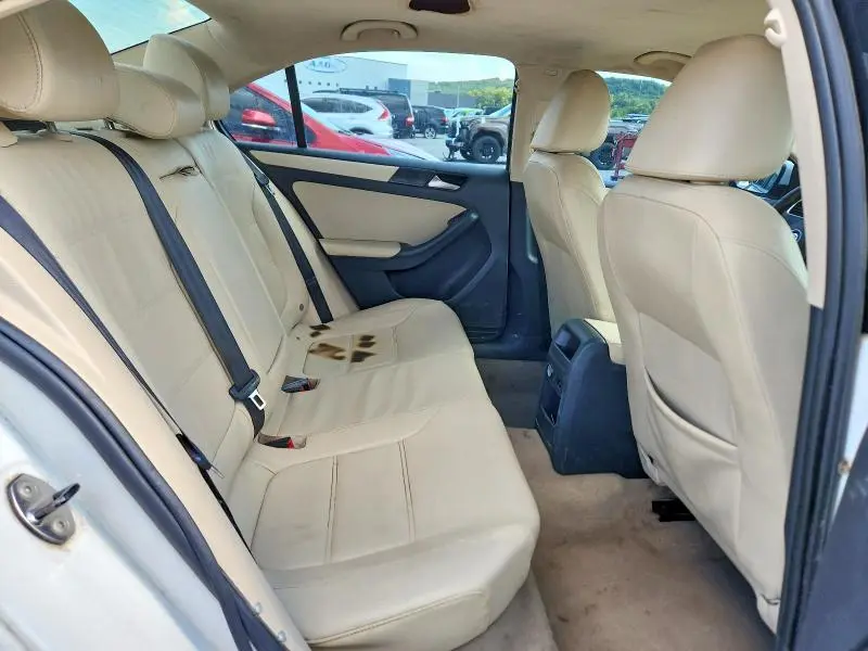 2012 VOLKSWAGEN JETTA SE  