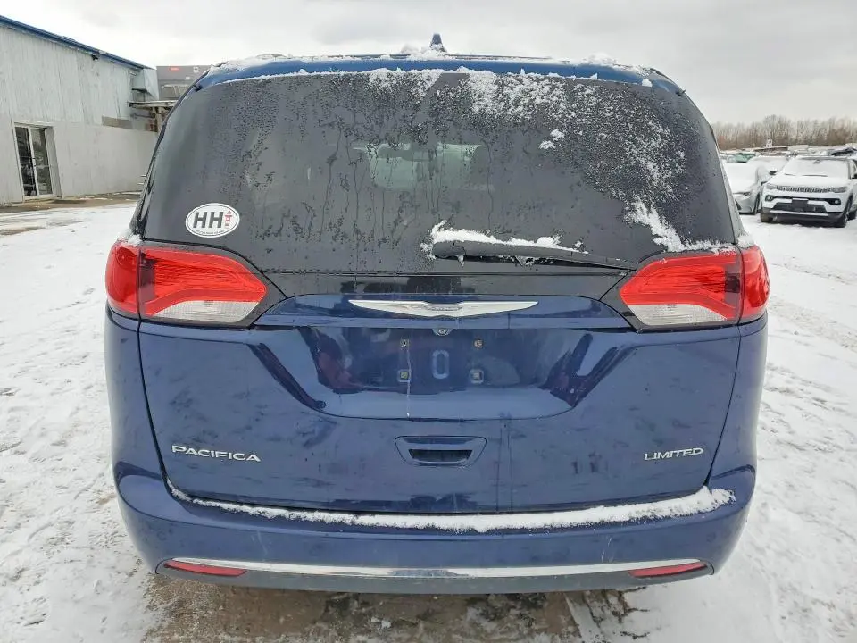 2017 CHRYSLER PACIFICA LIMITED  