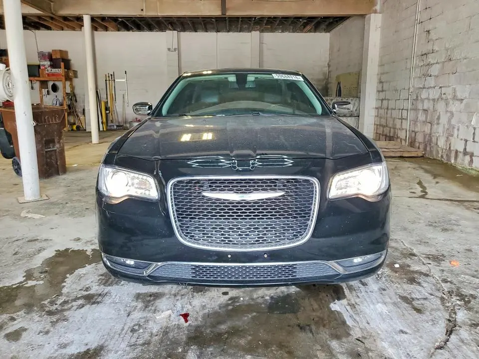 2017 CHRYSLER 300C   