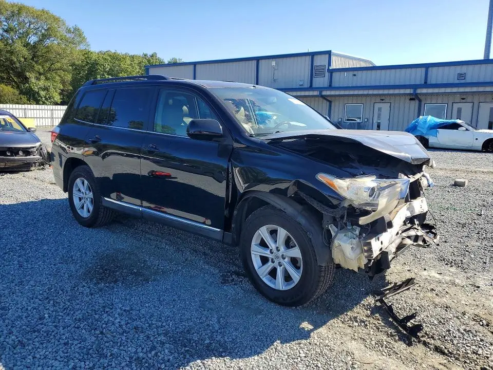 2013 TOYOTA HIGHLANDER SE  
