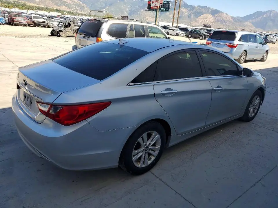 2013 HYUNDAI SONATA GLS  