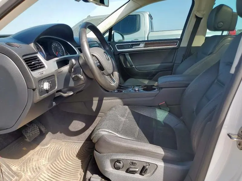 2016 VOLKSWAGEN TOUAREG SPORT  