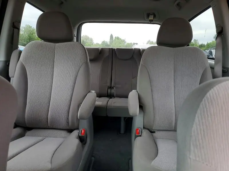 2012 KIA SEDONA LX  