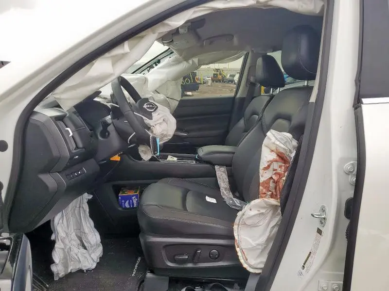 2024 NISSAN PATHFINDER SL  