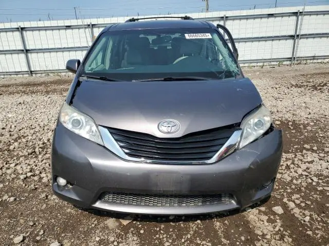 2013 TOYOTA SIENNA LE  