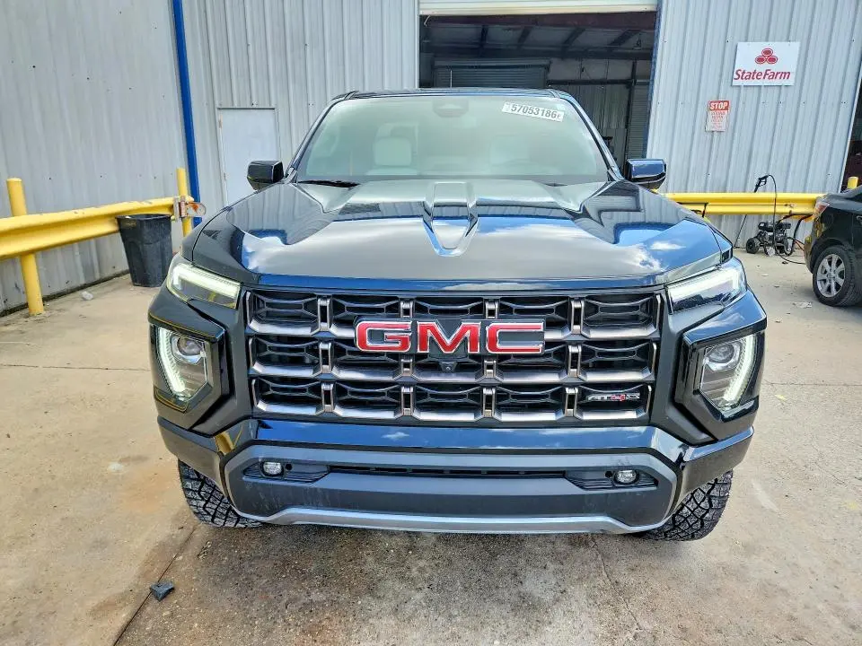 2025 GMC CANYON AT4  