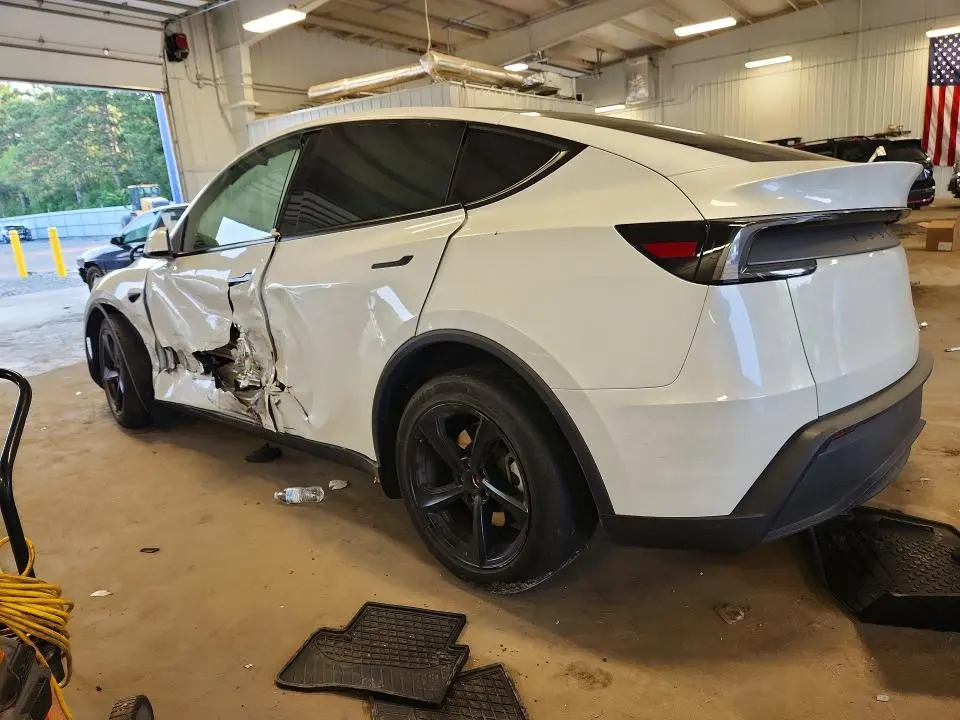 2026 TESLA MODEL Y   
