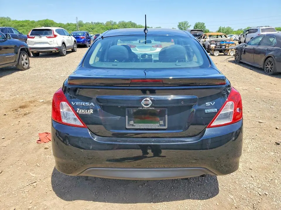 2019 NISSAN VERSA SV  