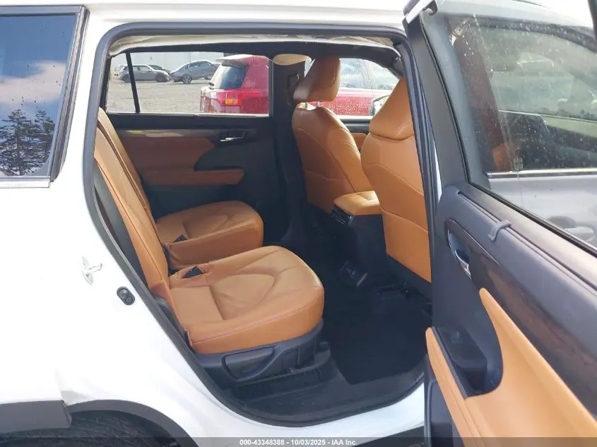 2023 TOYOTA HIGHLANDER HYBRID PLATINUM