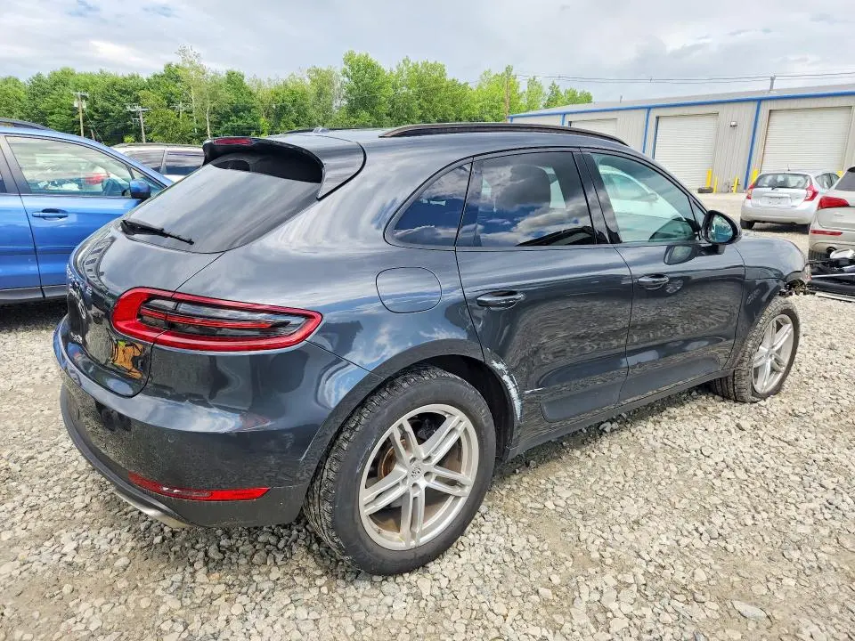 2017 PORSCHE MACAN   