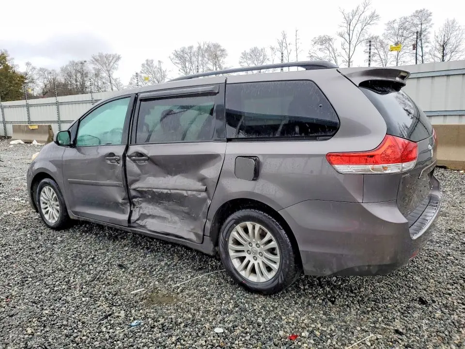 2011 TOYOTA SIENNA XLE 8-PASSENGER  