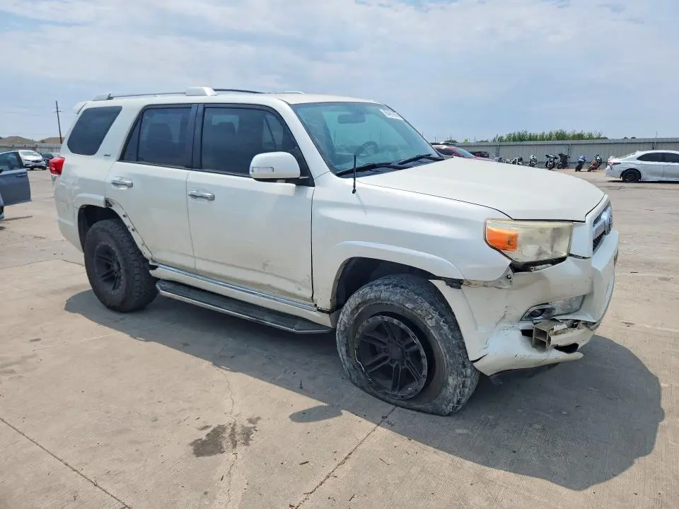 2013 TOYOTA 4RUNNER SR5  