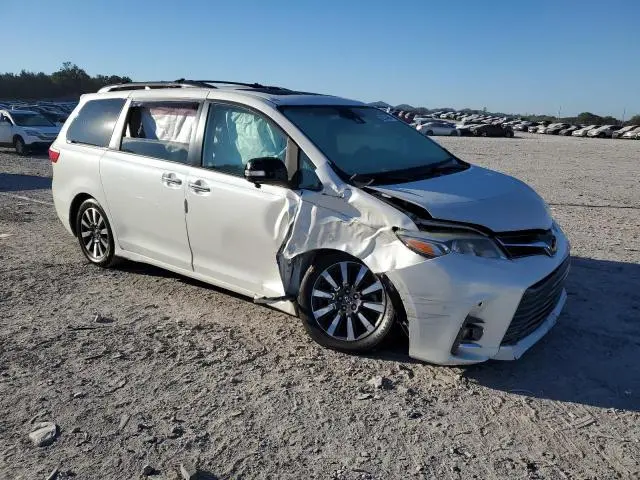 2019 TOYOTA SIENNA XLE
