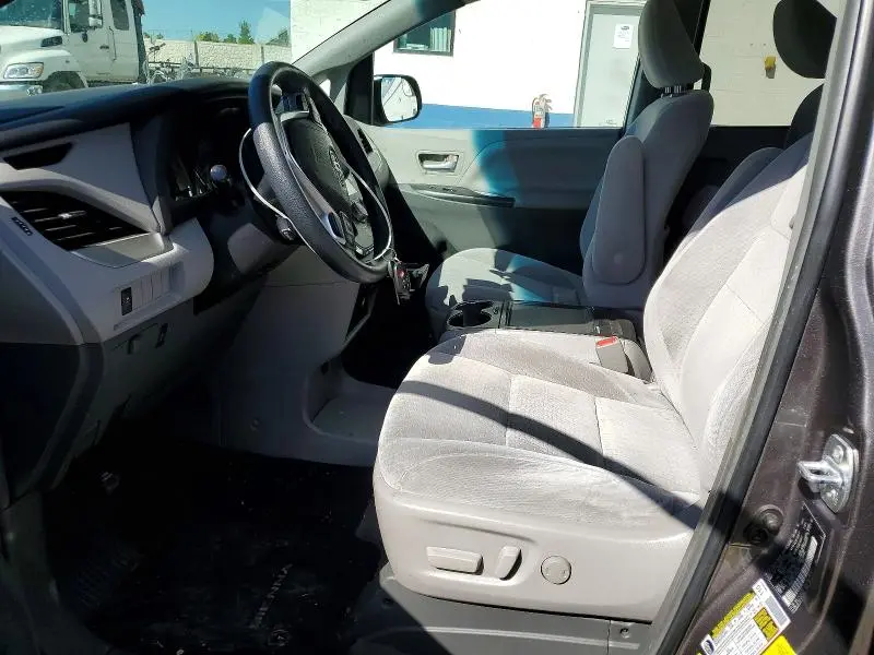 2015 TOYOTA SIENNA LE  