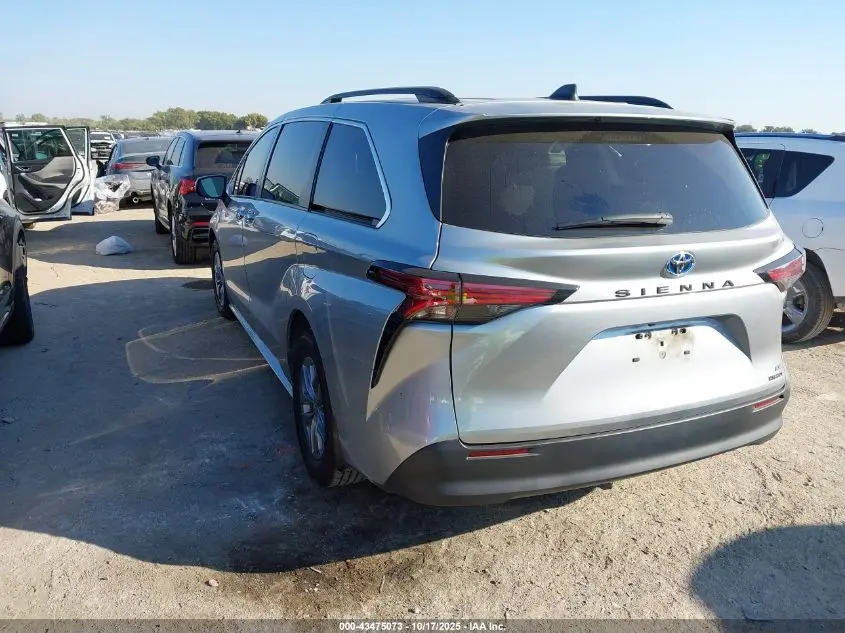 2022 TOYOTA SIENNA LE