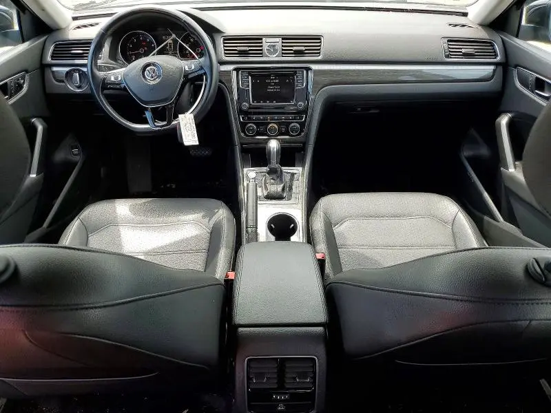 2017 VOLKSWAGEN PASSAT SE  