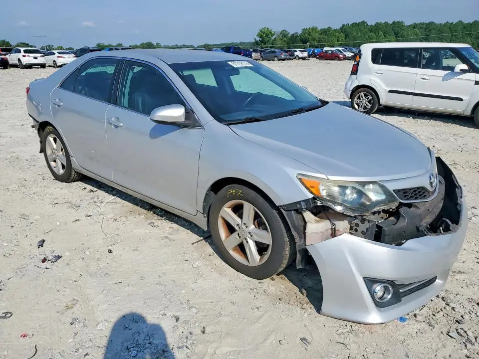 2013 TOYOTA CAMRY SE  
