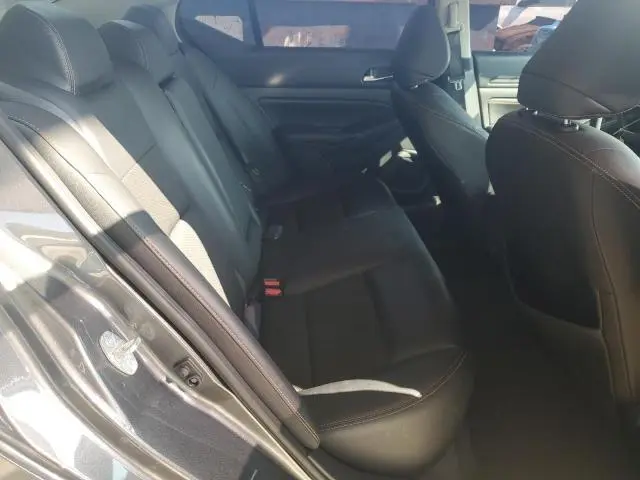 2022 NISSAN ALTIMA SR  