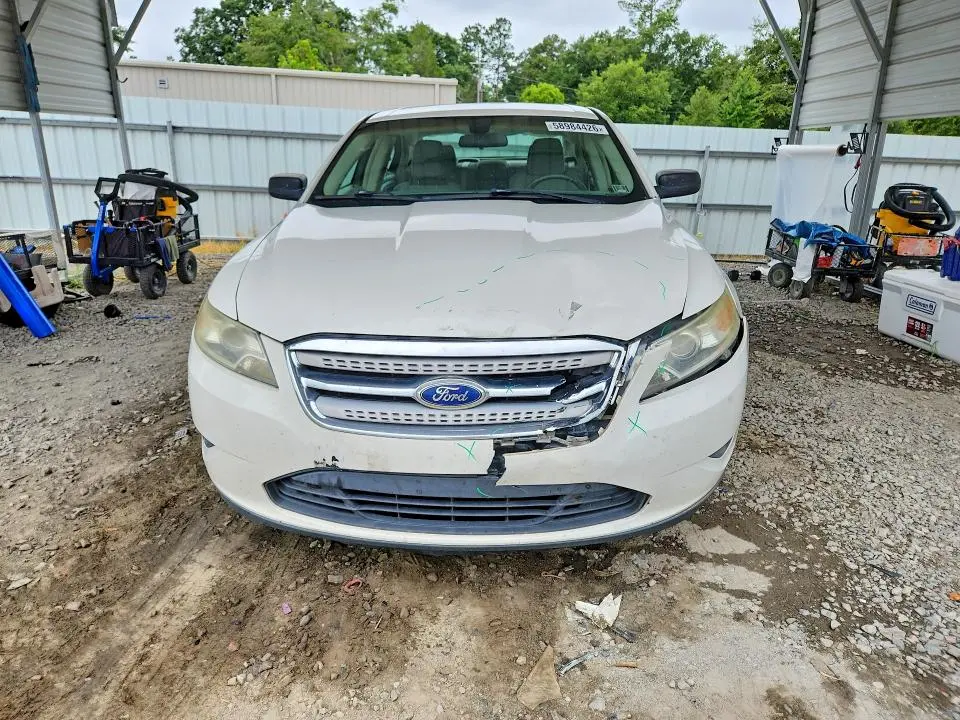 2011 FORD TAURUS SE  