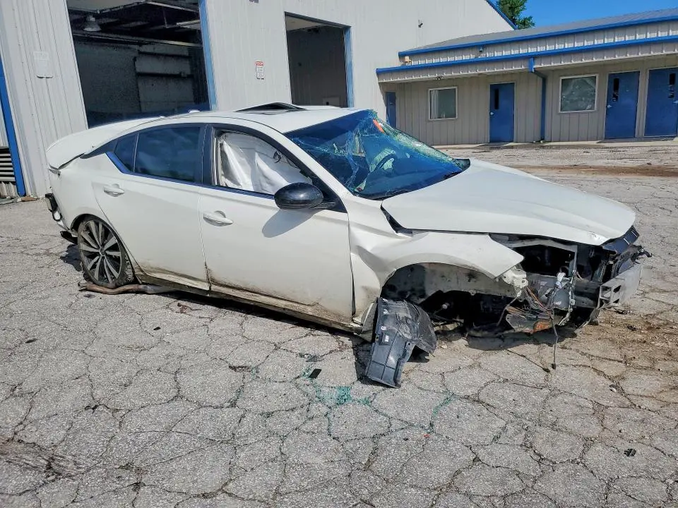 2019 NISSAN ALTIMA SR  