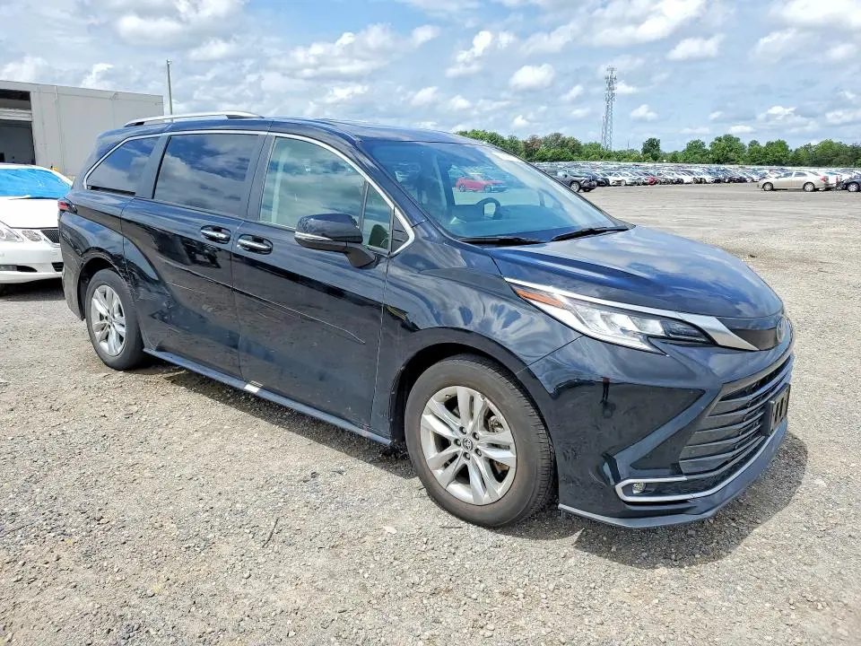 2023 TOYOTA SIENNA LIMITED 7-PASSENGER  