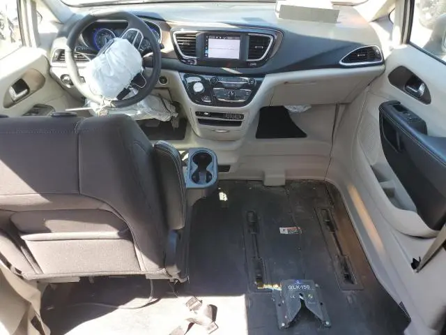 2022 CHRYSLER VOYAGER LX