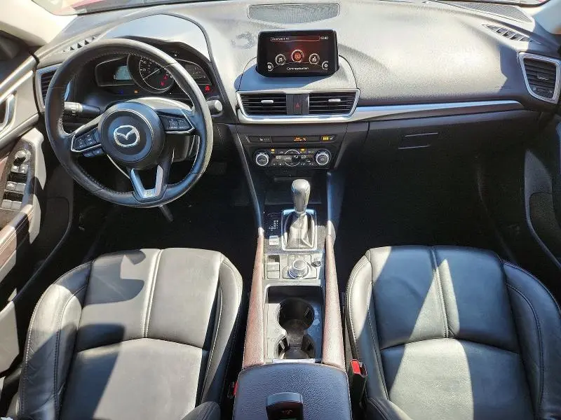 2018 MAZDA 3 TOURING  