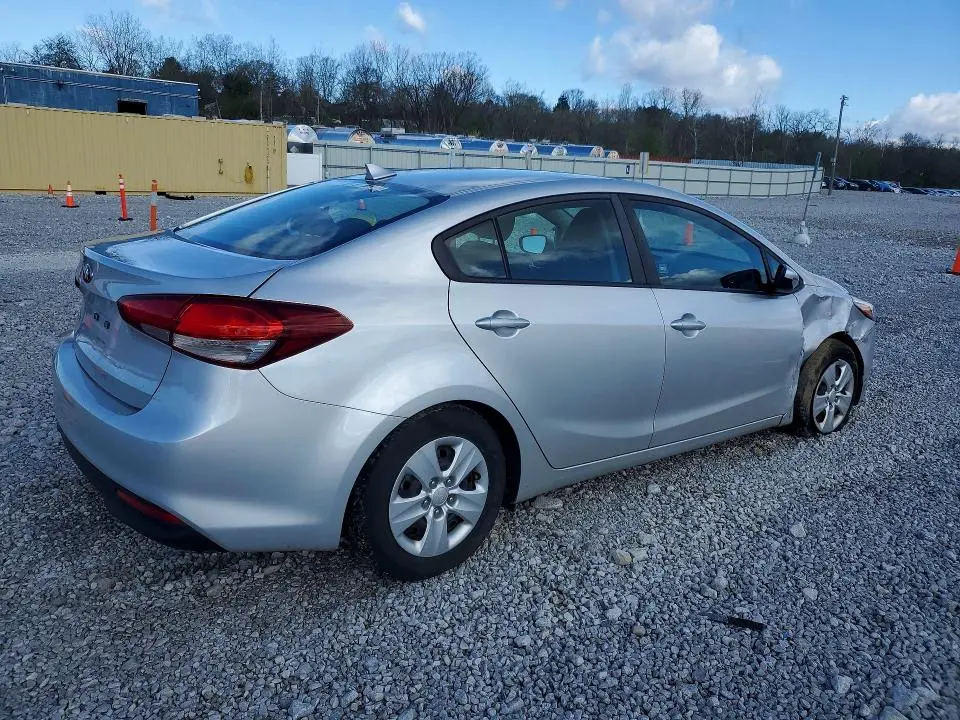 2017 KIA FORTE LX  