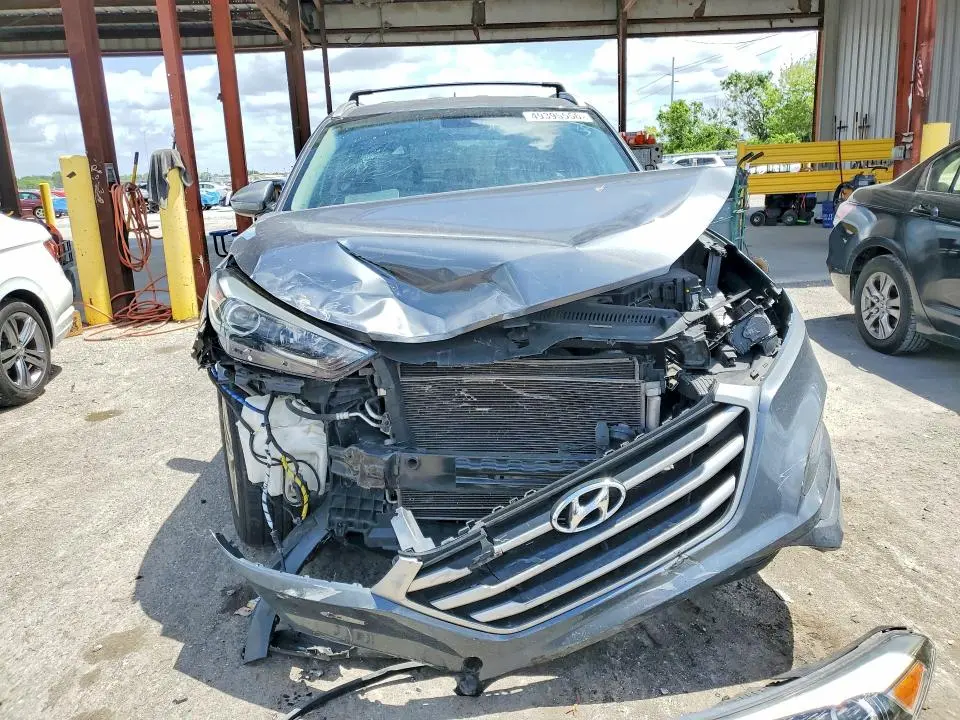 2017 HYUNDAI TUCSON SE  
