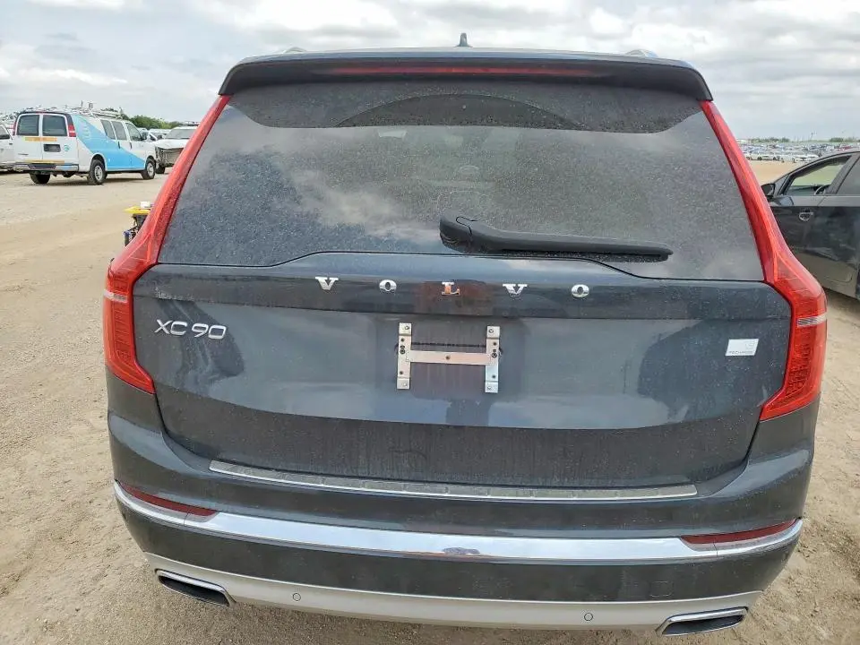 2021 VOLVO XC90 T8 RECHARGE MOMENTUM  